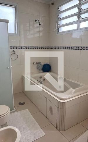 Casa à venda com 330m², 3 quartos e 3 vagas Casa à venda com 330m², 3 quartos e 3 vagasBanheiro da Suíte