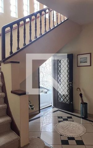 Casa à venda com 330m², 3 quartos e 3 vagas Casa à venda com 330m², 3 quartos e 3 vagasHall