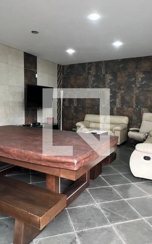 Casa à venda com 330m², 3 quartos e 3 vagas Casa à venda com 330m², 3 quartos e 3 vagasÁrea comum