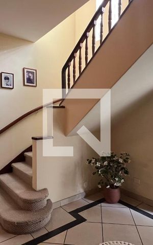 Casa à venda com 330m², 3 quartos e 3 vagas Casa à venda com 330m², 3 quartos e 3 vagasHall