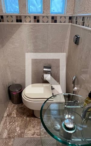 Casa à venda com 330m², 3 quartos e 3 vagas Casa à venda com 330m², 3 quartos e 3 vagasLavabo
