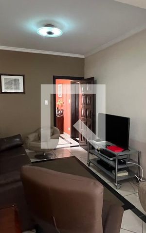 Casa à venda com 330m², 3 quartos e 3 vagas Casa à venda com 330m², 3 quartos e 3 vagasSala de TV