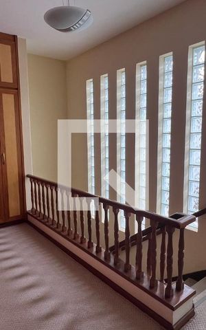 Casa à venda com 330m², 3 quartos e 3 vagas Casa à venda com 330m², 3 quartos e 3 vagasLiving