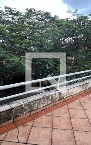 Casa à venda com 330m², 3 quartos e 3 vagas Casa à venda com 330m², 3 quartos e 3 vagasSacada do quarto 2