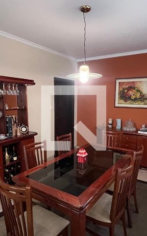Casa à venda com 330m², 3 quartos e 3 vagas Casa à venda com 330m², 3 quartos e 3 vagasSala de Jantar