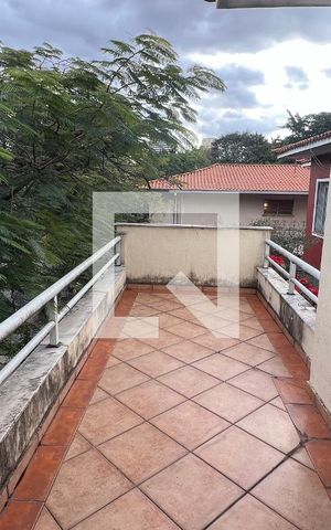 Casa à venda com 330m², 3 quartos e 3 vagas Casa à venda com 330m², 3 quartos e 3 vagasSacada do quarto 2