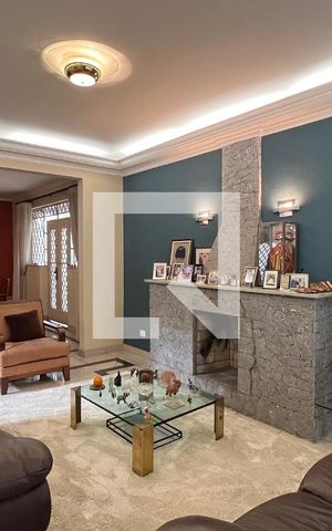 Casa à venda com 330m², 3 quartos e 3 vagas Casa à venda com 330m², 3 quartos e 3 vagasSala