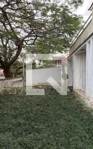 Casa à venda com 330m², 3 quartos e 3 vagas Casa à venda com 330m², 3 quartos e 3 vagasQuintal