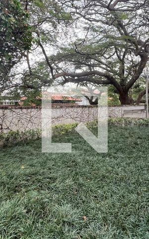 Casa à venda com 330m², 3 quartos e 3 vagas Casa à venda com 330m², 3 quartos e 3 vagasQuintal