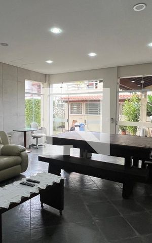 Casa à venda com 330m², 3 quartos e 3 vagas Casa à venda com 330m², 3 quartos e 3 vagasÁrea comum