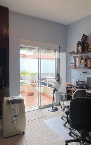 Casa à venda com 330m², 3 quartos e 3 vagas Casa à venda com 330m², 3 quartos e 3 vagasSuite