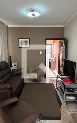 Casa à venda com 330m², 3 quartos e 3 vagas Casa à venda com 330m², 3 quartos e 3 vagasSala de TV