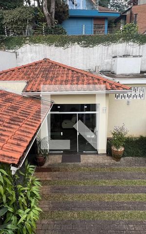 Casa à venda com 330m², 3 quartos e 3 vagas Casa à venda com 330m², 3 quartos e 3 vagasSacada da suite