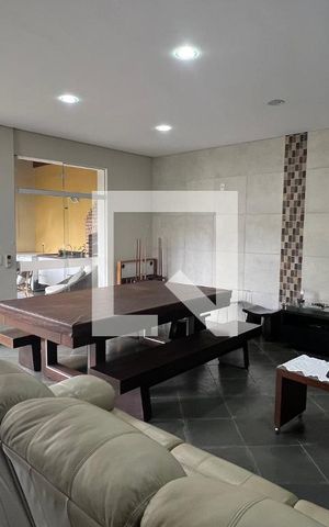 Casa à venda com 330m², 3 quartos e 3 vagas Casa à venda com 330m², 3 quartos e 3 vagasÁrea comum