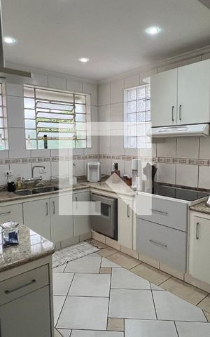 Casa à venda com 330m², 3 quartos e 3 vagas Casa à venda com 330m², 3 quartos e 3 vagasCozinha