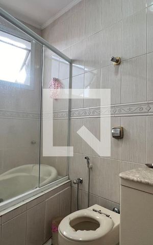 Casa à venda com 330m², 3 quartos e 3 vagas Casa à venda com 330m², 3 quartos e 3 vagasBanheiro