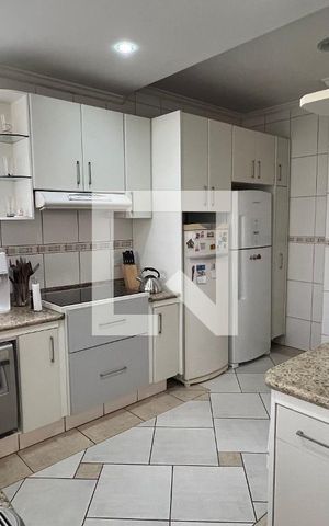 Casa à venda com 330m², 3 quartos e 3 vagas Casa à venda com 330m², 3 quartos e 3 vagasCozinha