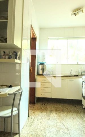 Apartamento à venda com 260m², 4 quartos e 3 vagasCozinha