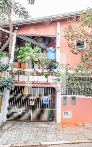 Casa à venda com 450m², 5 quartos e 3 vagas Casa à venda com 450m², 5 quartos e 3 vagasFachada
