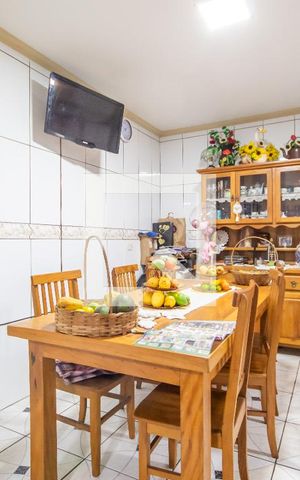 Casa à venda com 450m², 5 quartos e 3 vagas Casa à venda com 450m², 5 quartos e 3 vagasCopa e Cozinha