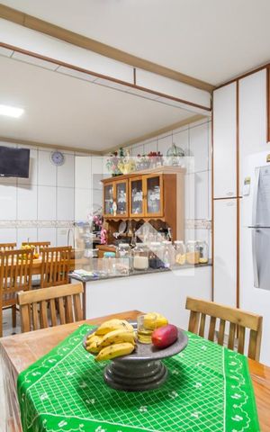 Casa à venda com 450m², 5 quartos e 3 vagas Casa à venda com 450m², 5 quartos e 3 vagasCopa e Cozinha