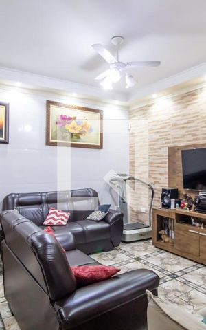 Casa à venda com 450m², 5 quartos e 3 vagas Casa à venda com 450m², 5 quartos e 3 vagasSala