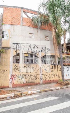 Casa à venda com 450m², 5 quartos e 3 vagas Casa à venda com 450m², 5 quartos e 3 vagasFachada
