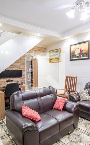 Casa à venda com 450m², 5 quartos e 3 vagas Casa à venda com 450m², 5 quartos e 3 vagasSala