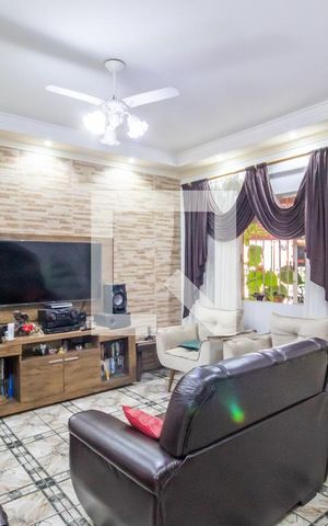 Casa à venda com 450m², 5 quartos e 3 vagas Casa à venda com 450m², 5 quartos e 3 vagasSala