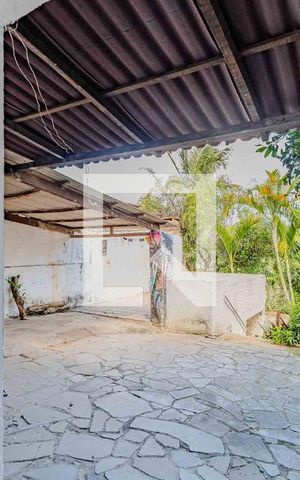Casa à venda com 300m², 5 quartos e 3 vagas Casa à venda com 300m², 5 quartos e 3 vagasÁrea externa