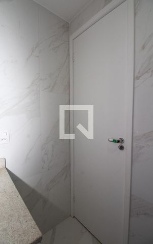 Apartamento à venda com 65m², 2 quartos e 1 vaga Apartamento à venda com 65m², 2 quartos e 1 vagaBanheiro Social