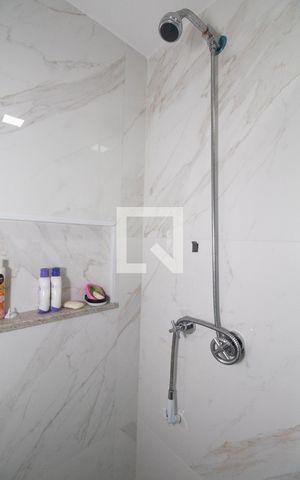Apartamento à venda com 65m², 2 quartos e 1 vaga Apartamento à venda com 65m², 2 quartos e 1 vagaBanheiro Social