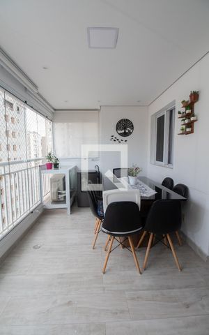 Apartamento à venda com 65m², 2 quartos e 1 vaga Apartamento à venda com 65m², 2 quartos e 1 vagaAmpla Varanda