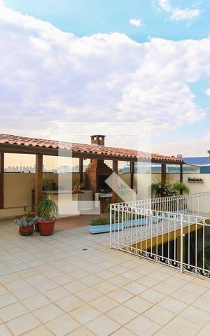 Casa à venda com 302m², 6 quartos e 3 vagas Casa à venda com 302m², 6 quartos e 3 vagasÁrea externa