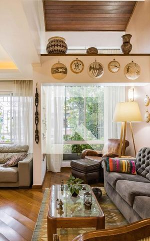 Casa à venda com 210m², 3 quartos e 2 vagas Casa à venda com 210m², 3 quartos e 2 vagasSala