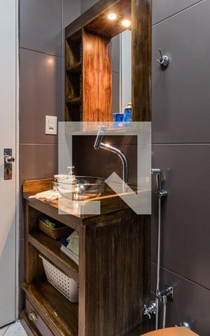 Casa à venda com 210m², 3 quartos e 2 vagas Casa à venda com 210m², 3 quartos e 2 vagasBanheiro Social