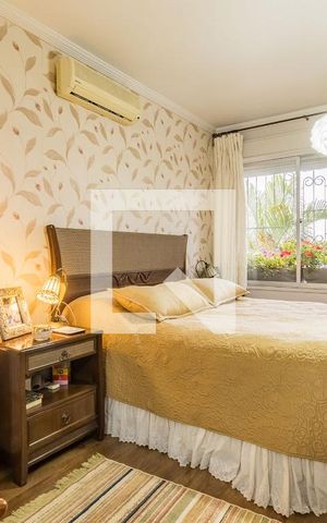Casa à venda com 210m², 3 quartos e 2 vagas Casa à venda com 210m², 3 quartos e 2 vagasDormitório
