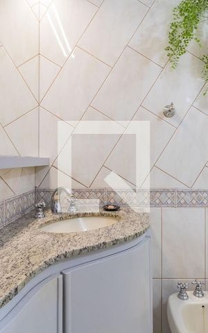 Casa à venda com 210m², 3 quartos e 2 vagas Casa à venda com 210m², 3 quartos e 2 vagasBanheiro da Suite