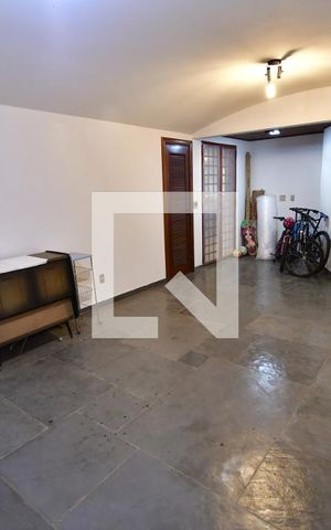 Casa à venda com 986m², 7 quartos e 10 vagasAdega