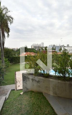 Casa à venda com 986m², 7 quartos e 10 vagasSala TV - Vista