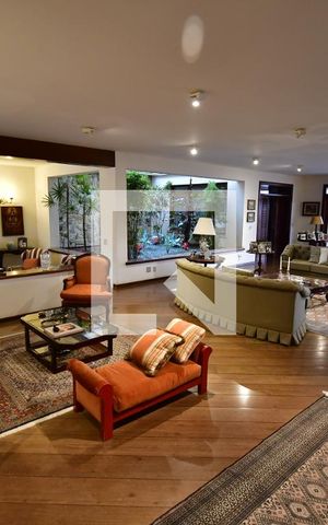 Casa à venda com 986m², 7 quartos e 10 vagasSala