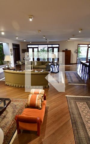 Casa à venda com 986m², 7 quartos e 10 vagasSala
