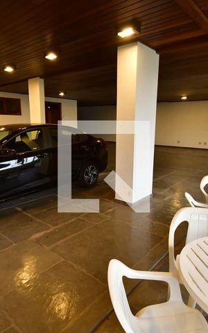 Casa à venda com 986m², 7 quartos e 10 vagasSalão / Garagem
