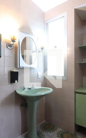 Casa à venda com 574m², 3 quartos e 5 vagasBanheiro da Suíte 2
