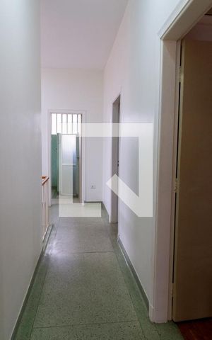 Casa à venda com 580m², 5 quartos e 4 vagas Casa à venda com 580m², 5 quartos e 4 vagasCorredor Andar Superior