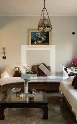 Casa à venda com 270m², 4 quartos e 2 vagas