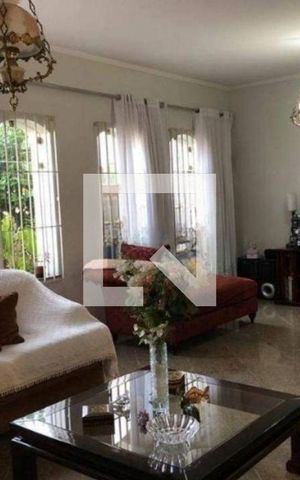 Casa à venda com 270m², 4 quartos e 2 vagas