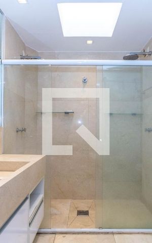 Casa para alugar com 350m², 3 quartos e 2 vagas Casa para alugar com 350m², 3 quartos e 2 vagasBanheiro da Suíte master