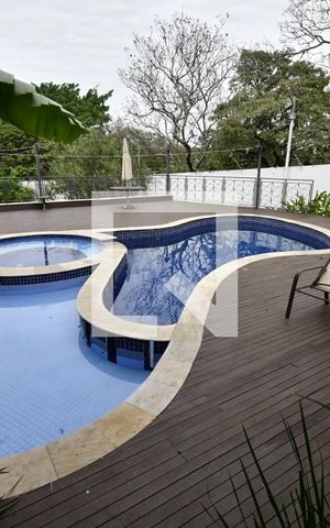 Casa à venda com 499m², 4 quartos e 8 vagasPiscina