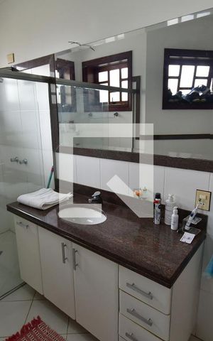 Casa à venda com 499m², 4 quartos e 8 vagasBanheiro 4 - Suíte